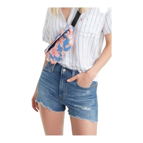 Levi’s High Rise Shorts - Picture 1 of 7